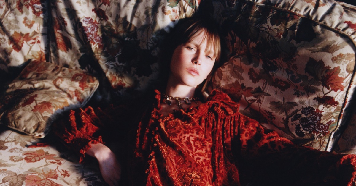 Burberry Winter 2025 memberikan layanan menggoda Inggris.

 – Beragampengetahuan
