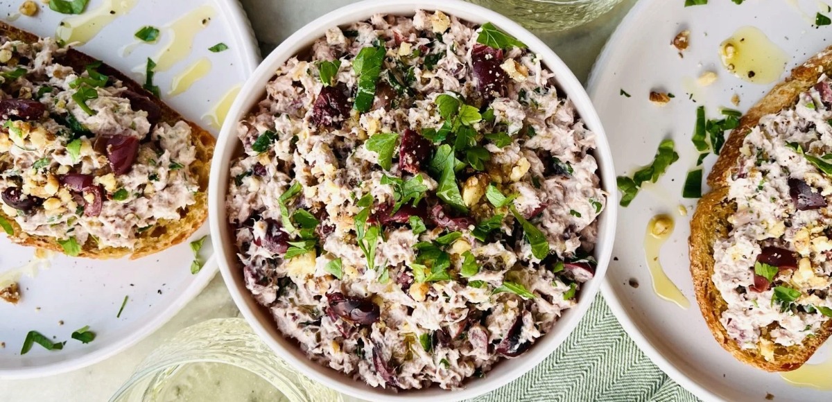 Resep untuk mencelupkan tuna dengan zaitun hitam dan kacang

 – Beragampengetahuan