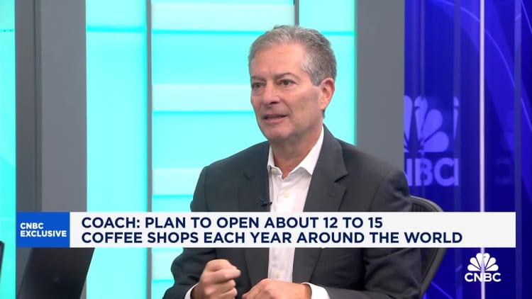 Lebih dari 100 kafe Coach sedang dibangun, kata CEO