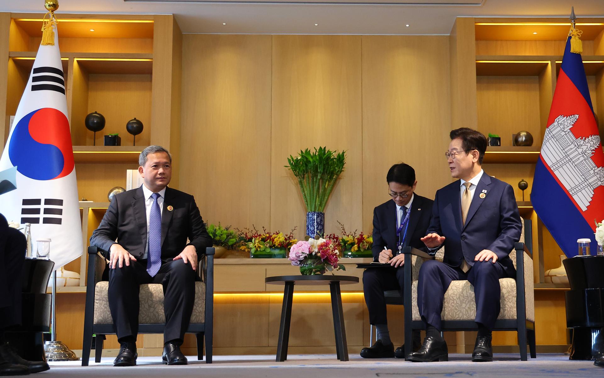 Korea Selatan dan Kamboja sepakat untuk membentuk satuan tugas bersama untuk memerangi penipuan online
 – Beragampengetahuan