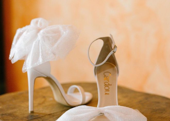 Pernikahan bergaya Mediterania di Yunani menampilkan lengkungan berukir, motif bunga indah, dan cahaya lilin
 – Beragampengetahuan