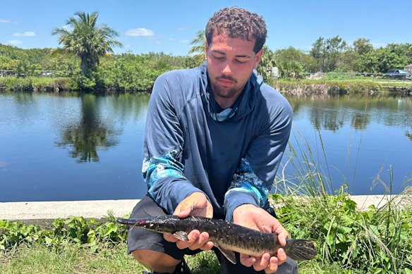 Ivan melakukan perjalanan ke Florida barat untuk menjelajahi tempat memancing yang belum dijelajahi di Everglades.