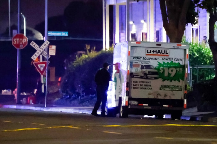 Penjaga Pantai menembaki U-Haul di pangkalan San Francisco

 – Beragampengetahuan