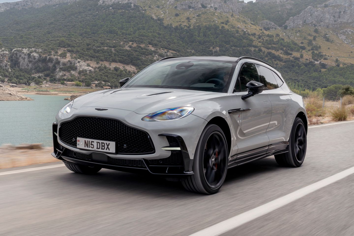 Aston Martin DBX S | Ulasan PH

 – Beragampengetahuan