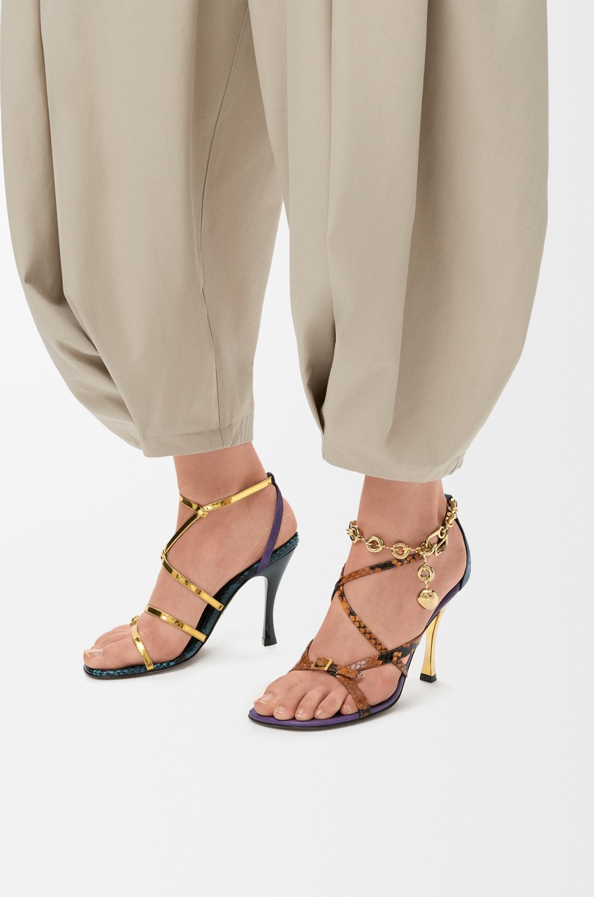 sandal kartun loewe