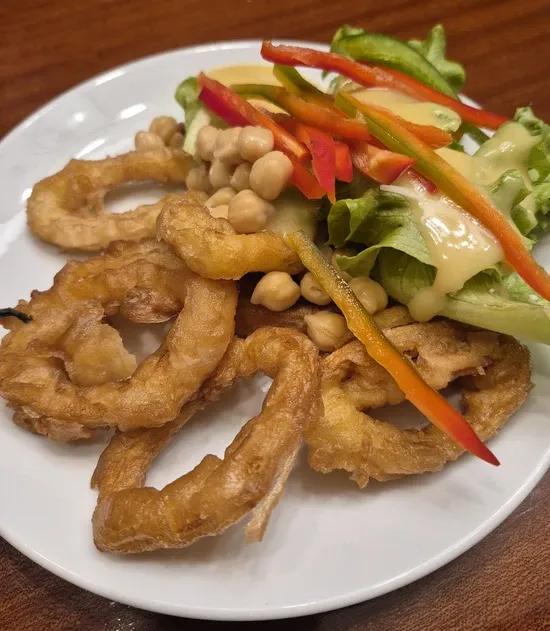 Salad dan Kalamari di Horizon Club