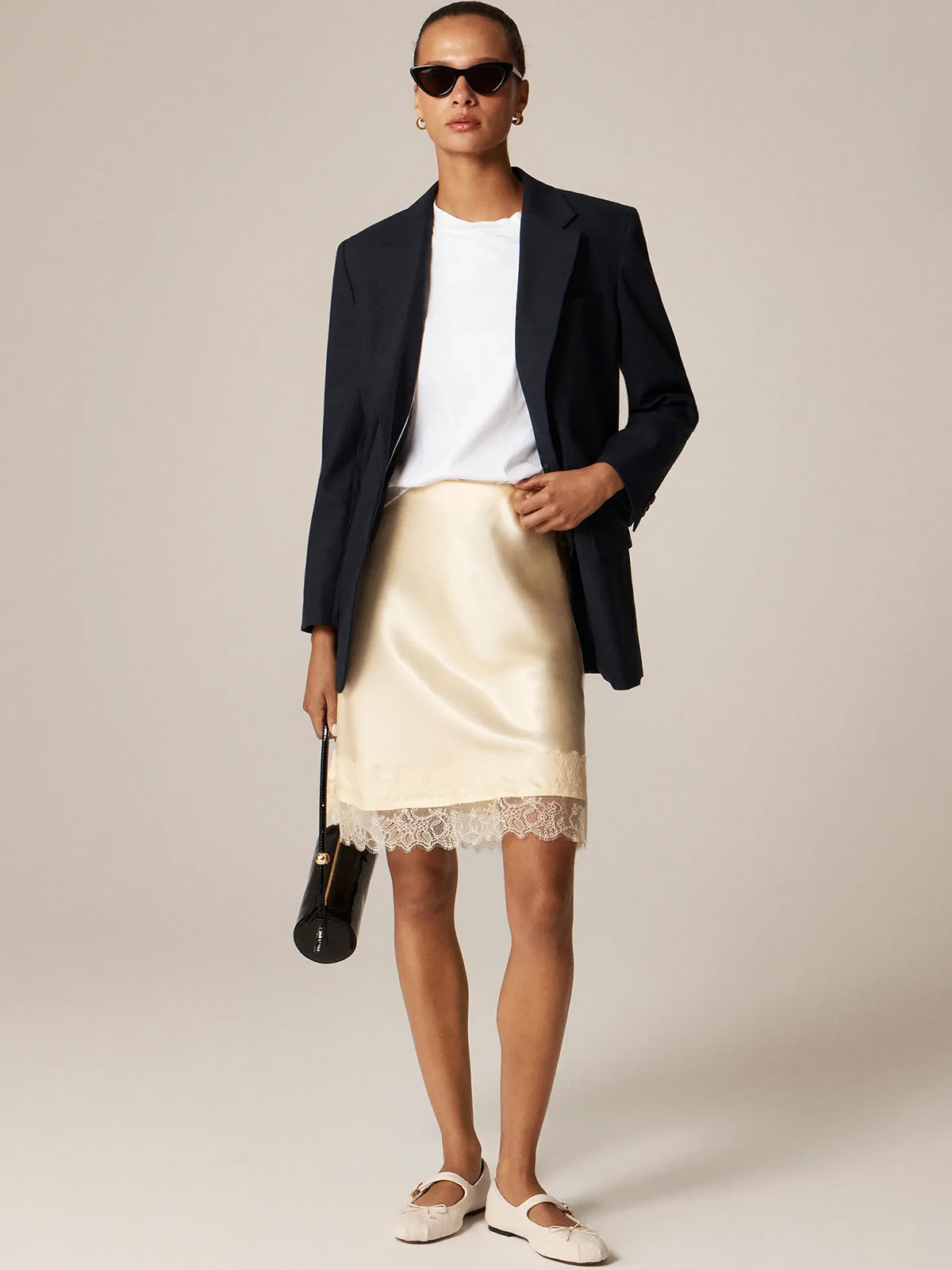 Rok Slip Trim Renda Gwen dalam Lustre Charmeuse