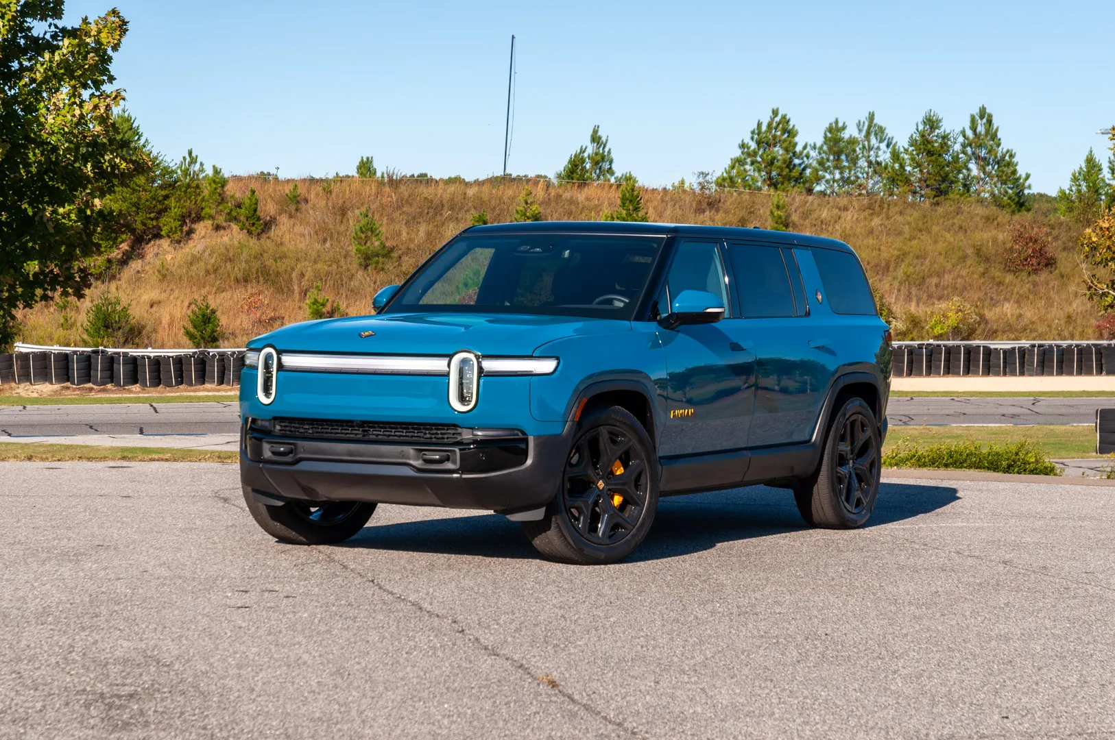Review Rivian R1S 2025: Harga, spek dan foto

 – Beragampengetahuan