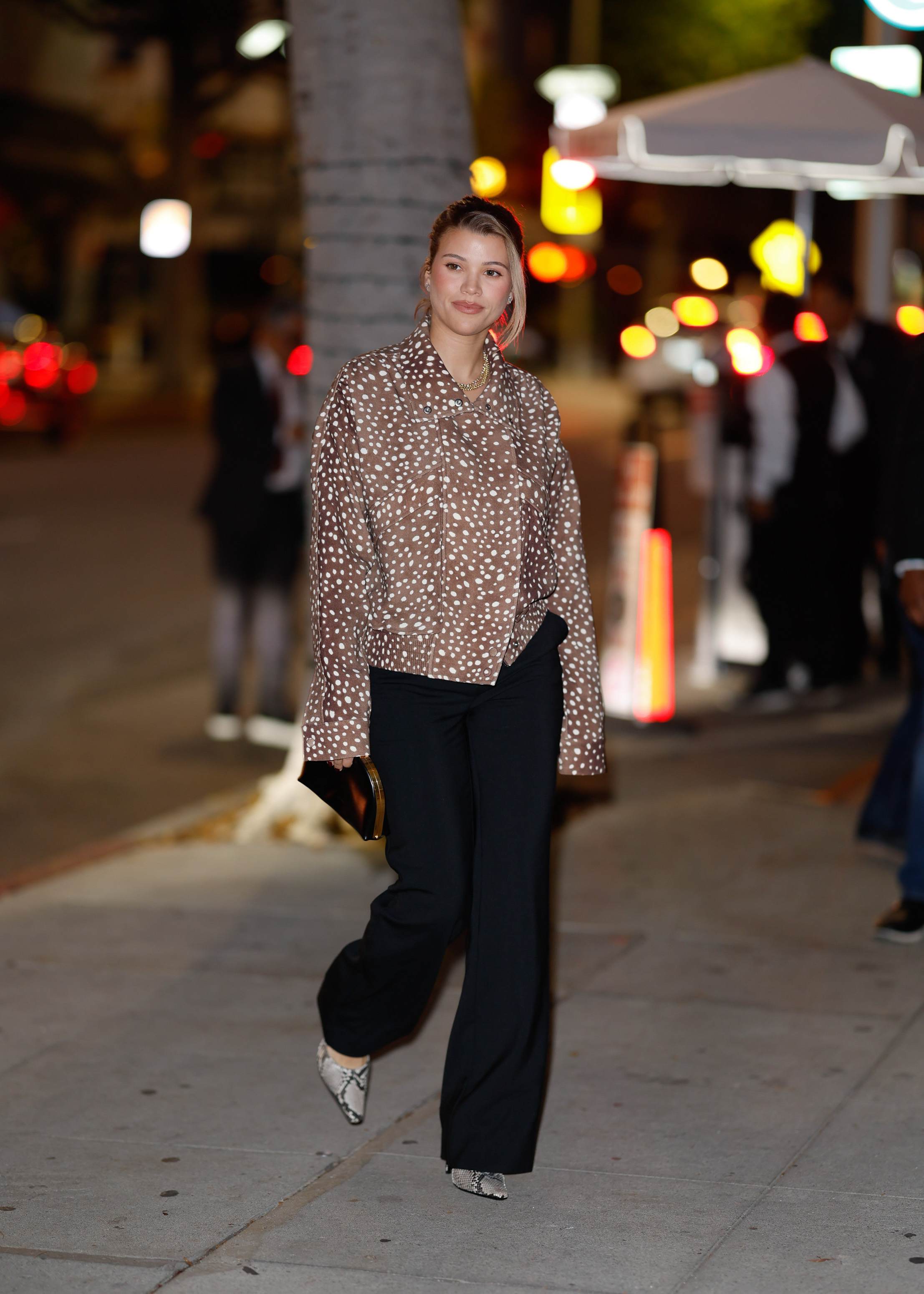 LOS ANGELES, CA - 16 OKTOBER: Sofia Richie Grainge dijadwalkan rilis pada 16 Oktober 2025 di Los Angeles, CA.