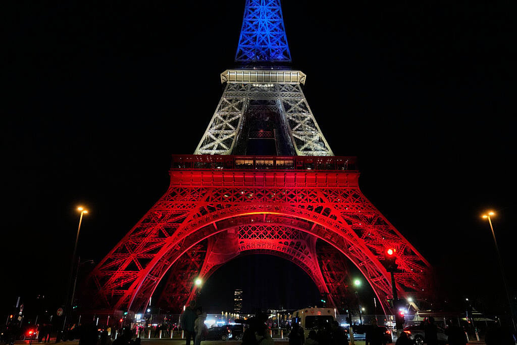 Prancis berduka atas peringatan 10 tahun serangan Paris

 – Beragampengetahuan