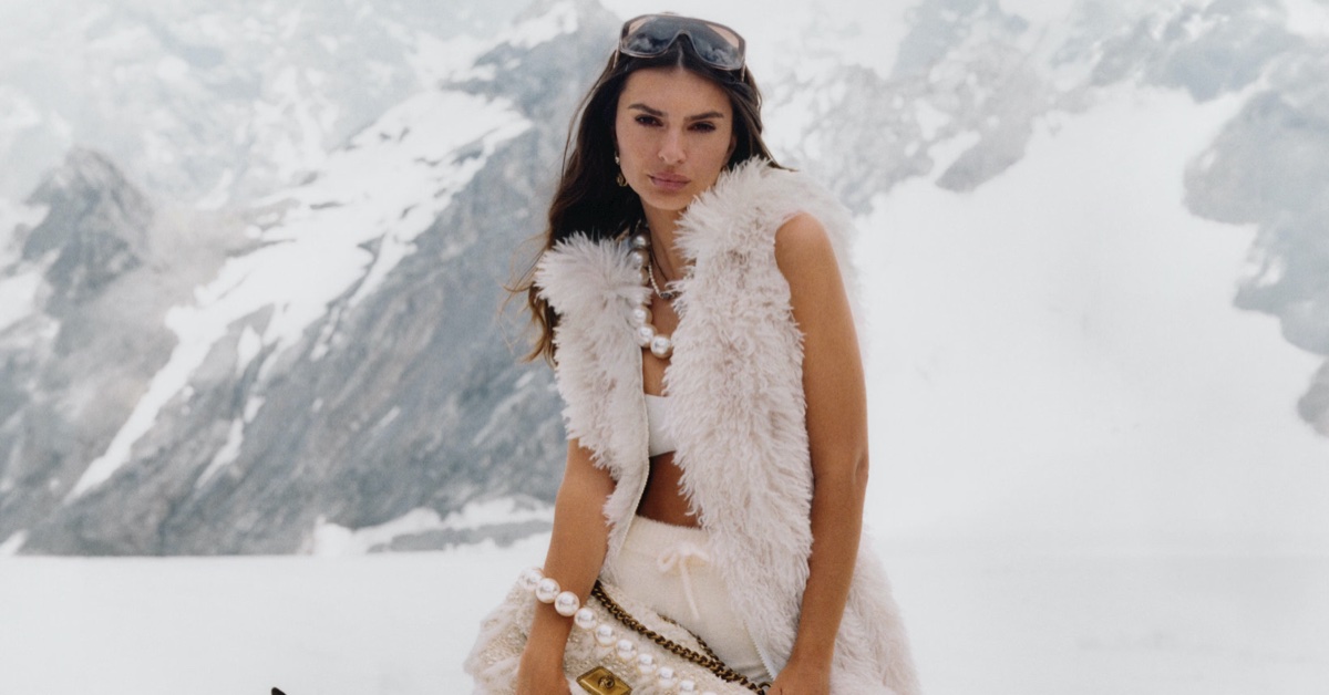 Emily Ratajkowski tampil cantik di Musim Dingin dalam Iklan Liburan Kurt Geiger

 – Beragampengetahuan