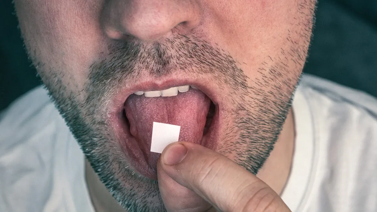 Kemanusiaan secara tidak sengaja melakukan perjalanan psikedelik pertama dalam sejarah. Kemudian membuat keputusan yang berisiko dan menemukan “anak bermasalah” -nya – kami mengerti

 – Beragampengetahuan