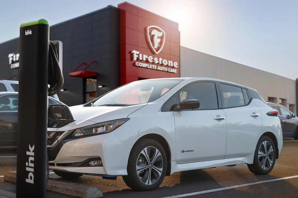 Stasiun Pengisian Blink Level 2 di Pusat Layanan Firestone