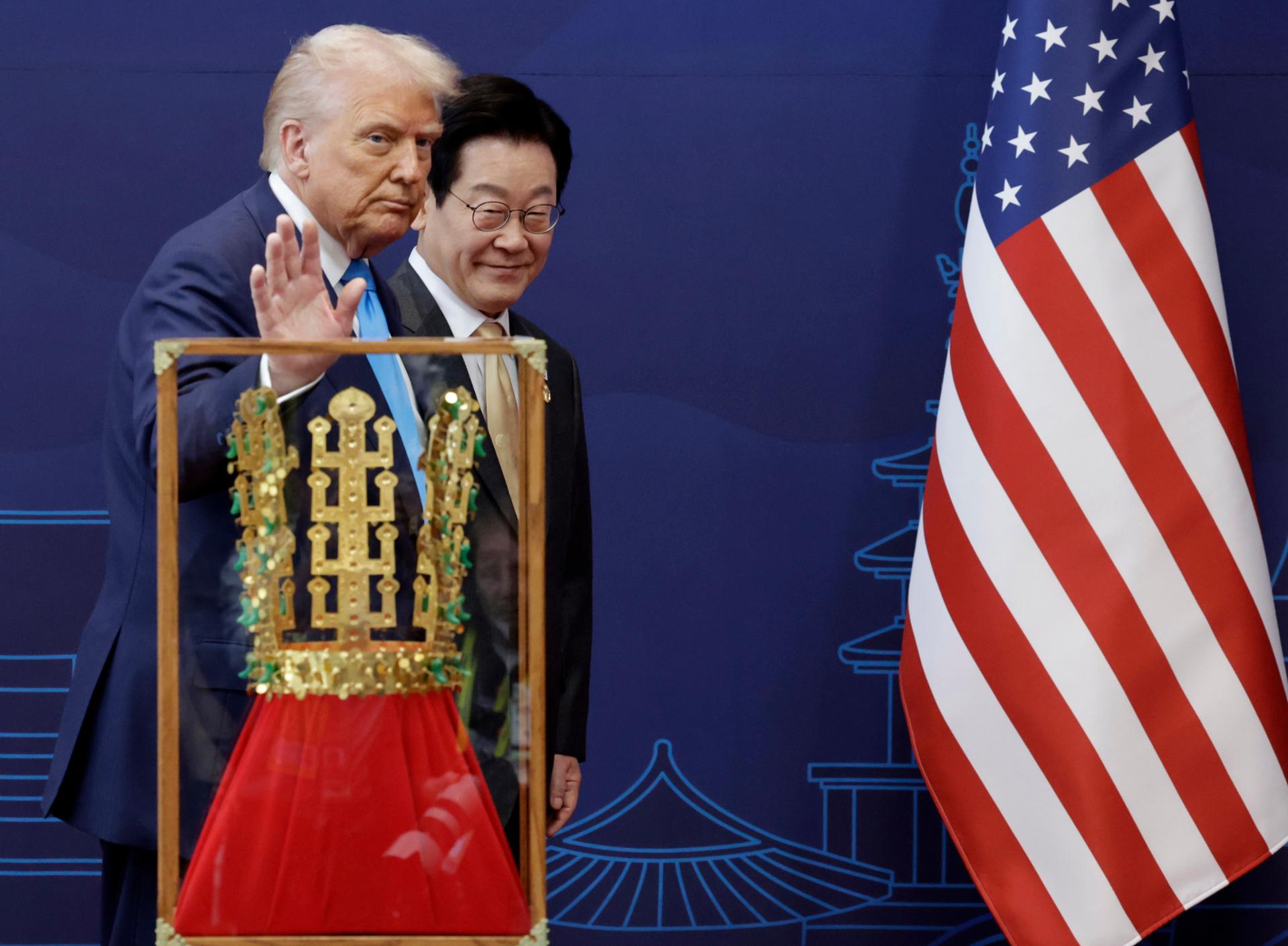 Korea Selatan dan AS mengumumkan rincian perjanjian tersebut termasuk investasi Korea dalam pembuatan kapal

 – Beragampengetahuan