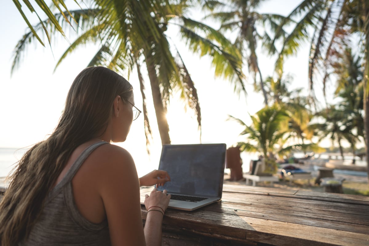 Studi baru mengungkapkan 5 destinasi cuaca hangat favorit para digital nomad

 – Beragampengetahuan