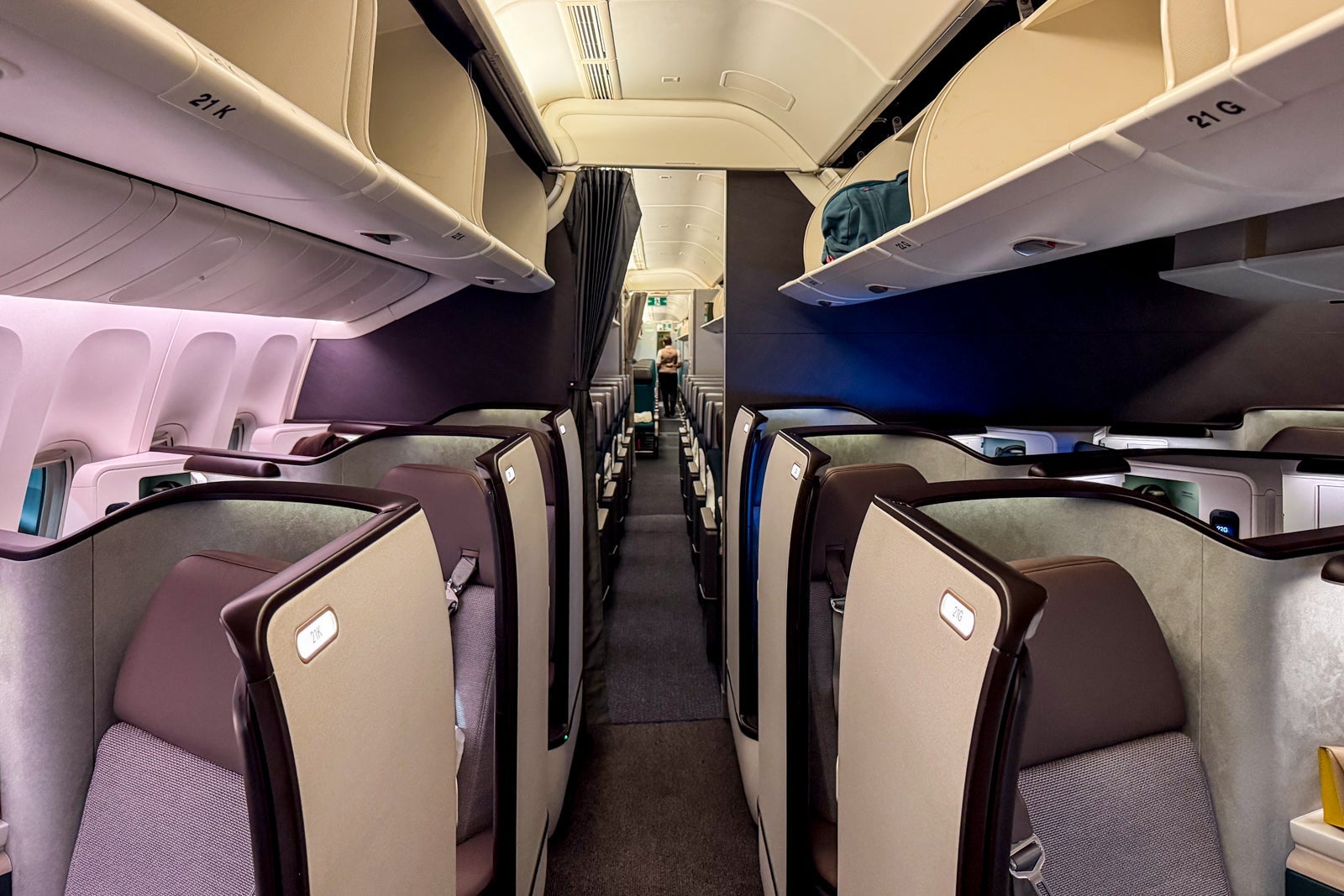 Lorong suite Cathay Pacific Aria