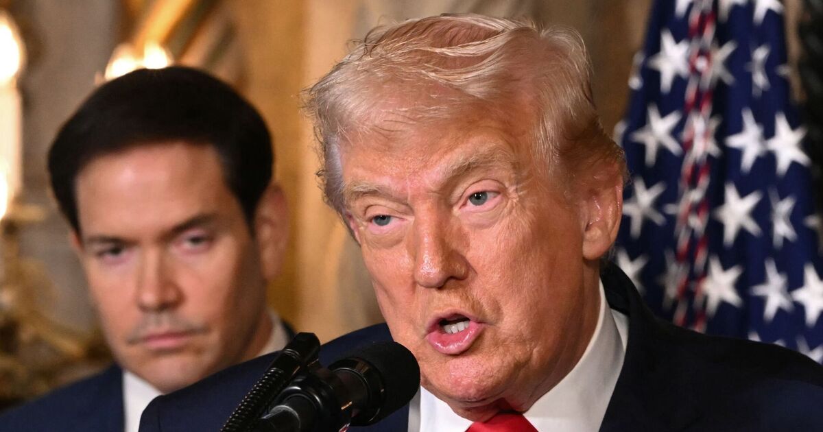 Trump secara brutal menyerukan AS untuk merebut Greenland ‘Kita harus memilikinya’ | Dunia | Berita

 – Beragampengetahuan