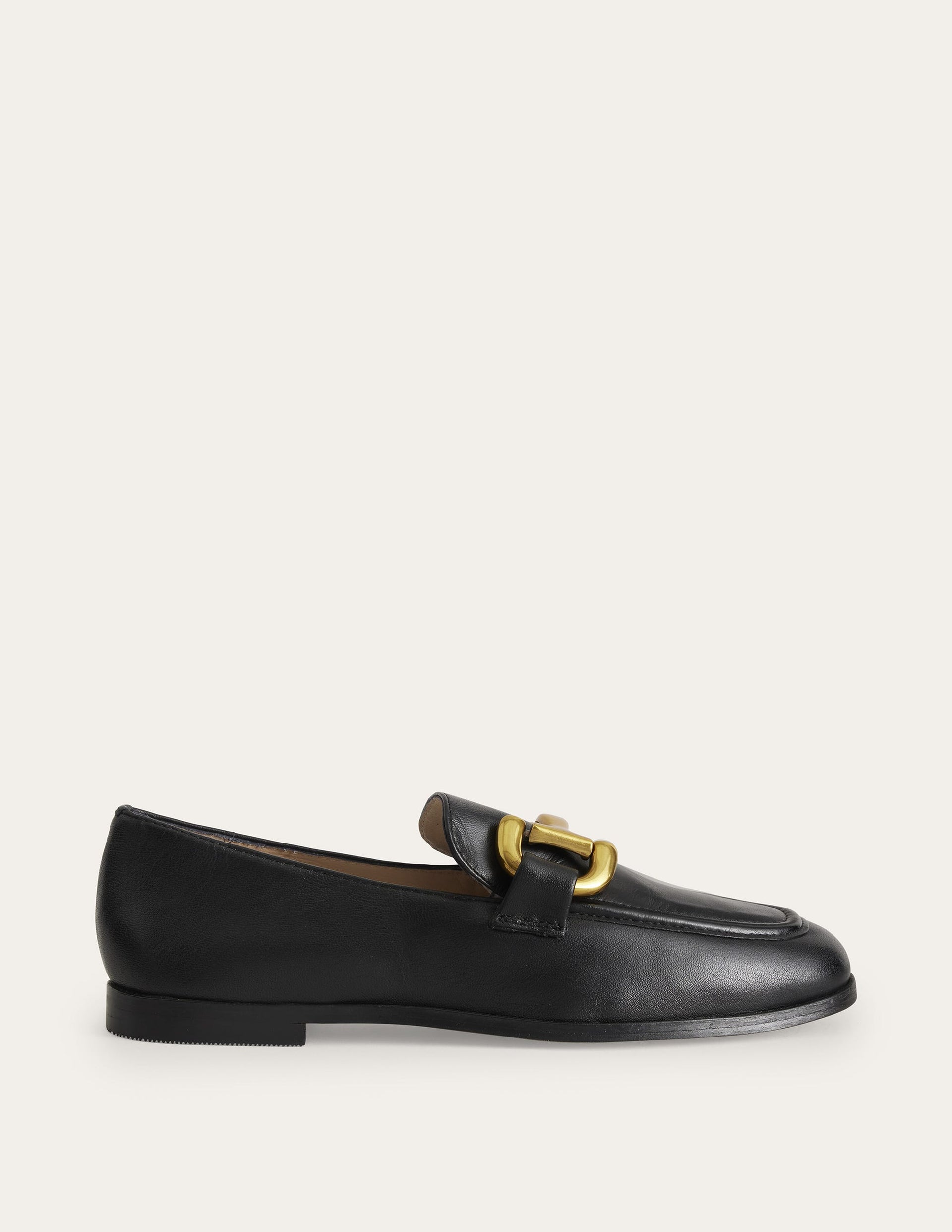 Sepatu Iris Snaffle berwarna hitam