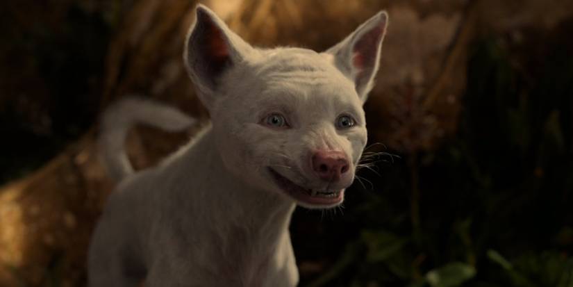 Butt tersenyum di Mowgli: Legend of the Jungle