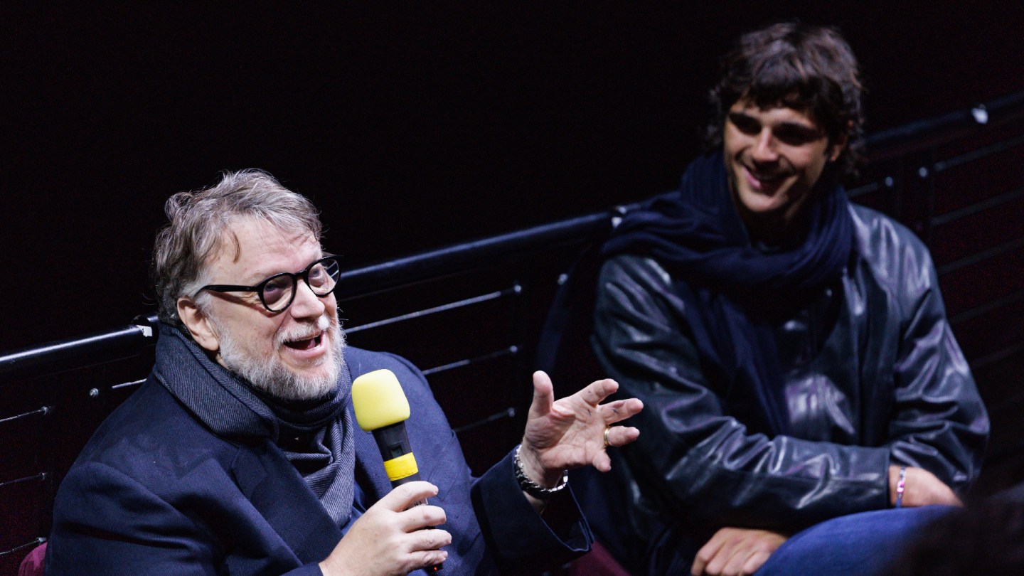 Guillermo del Toro dan Jacob Elordi meluncurkan ‘Frankenstein’ di London

 – Beragampengetahuan