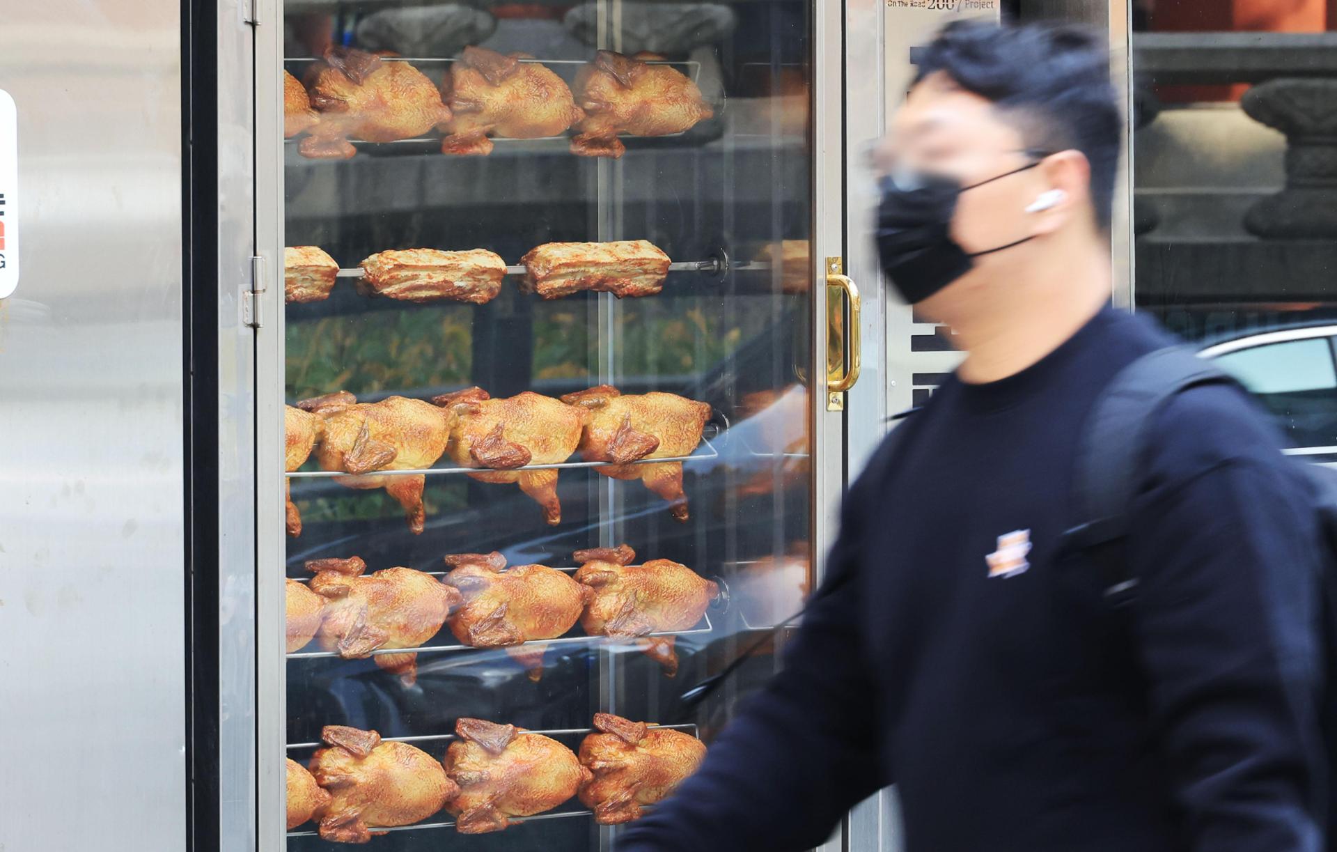 Aturan pelabelan diterapkan pada waralaba ayam goreng di tengah kekhawatiran ‘penyusutan inflasi’

 – Beragampengetahuan