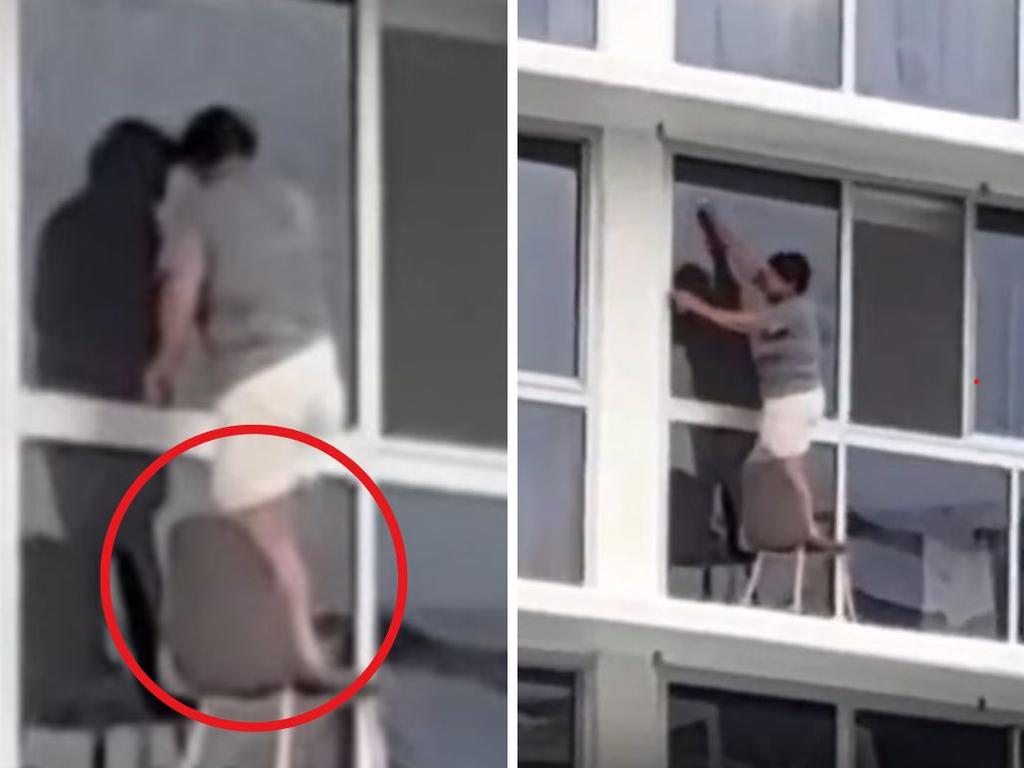 Sebuah video mengerikan menunjukkan seorang wanita di Gold Coast berdiri di kursi di tepi sebuah gedung tinggi

 – Beragampengetahuan
