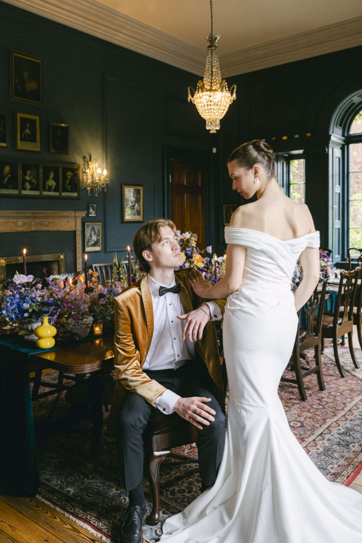 Editorial grafis yang terinspirasi oleh romansa abadi dari rumah Gloucester di Irlandia

 – Beragampengetahuan