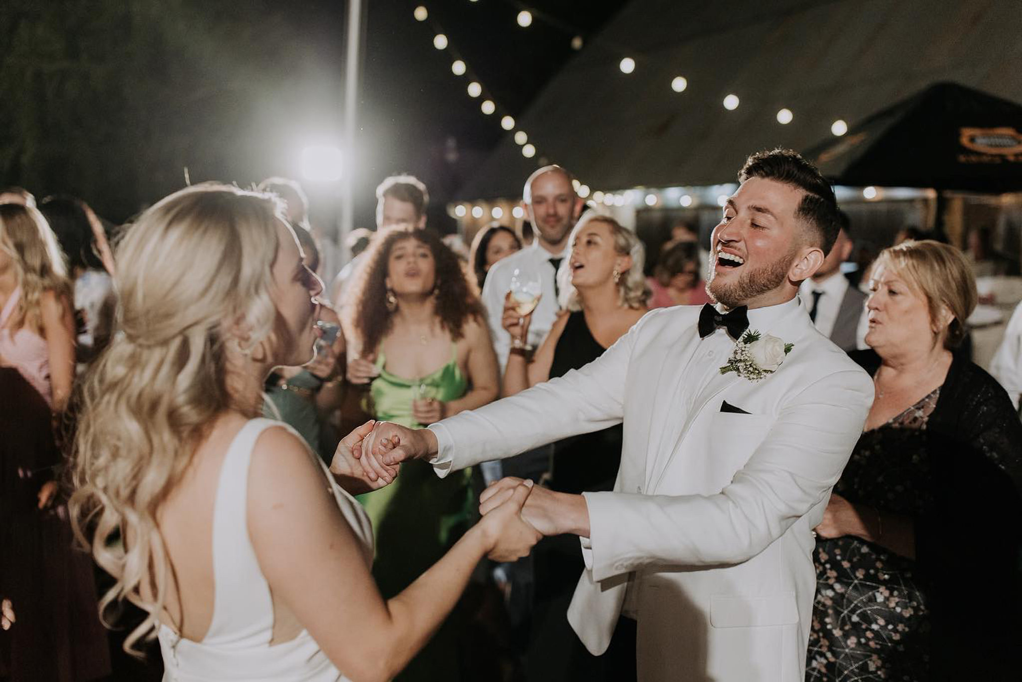 Behind the Decks – Panduan Perencana Pernikahan untuk Resepsi yang Tak Terlupakan

 – Beragampengetahuan