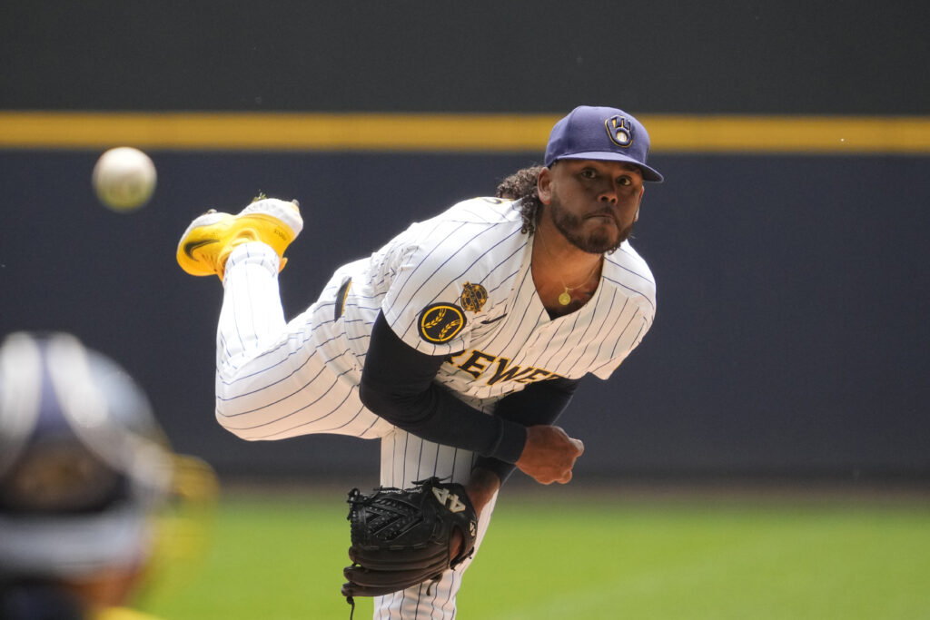 Padres menunjukkan ketertarikan pada Freddy Peralta

 – Beragampengetahuan