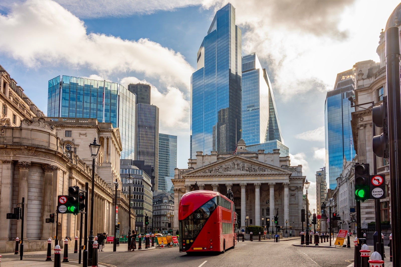 Gedung Royal Exchange dan gedung pencakar langit, kota London, Inggris
