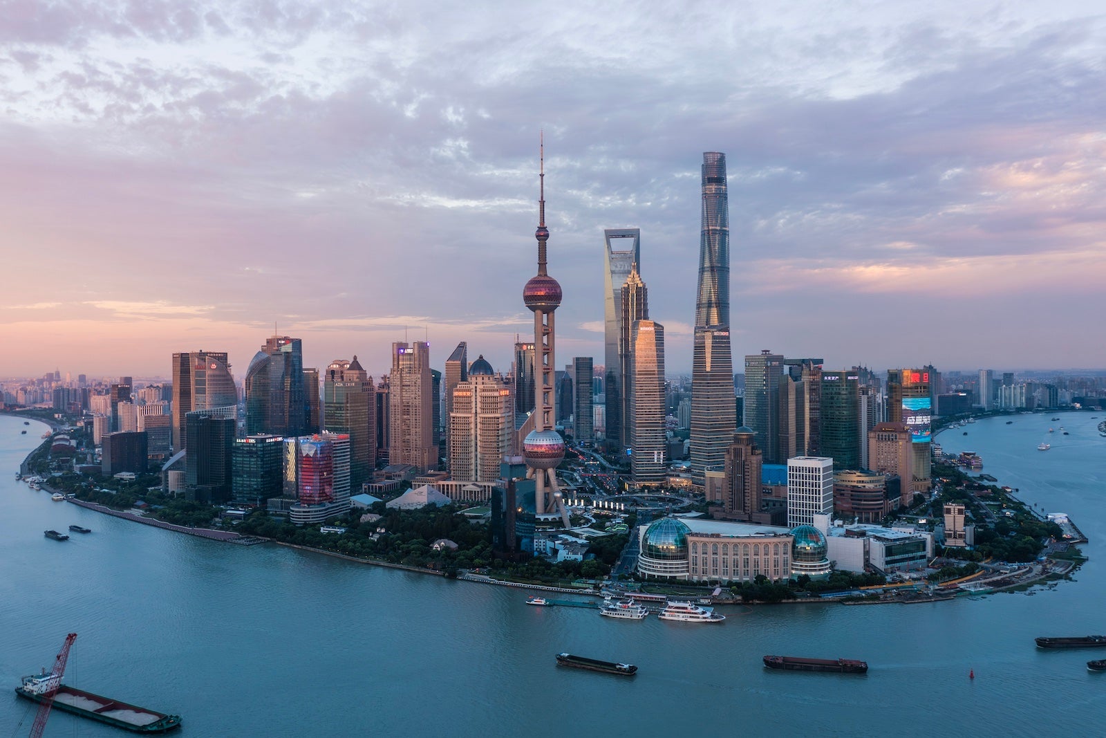 Cakrawala Shanghai saat senja