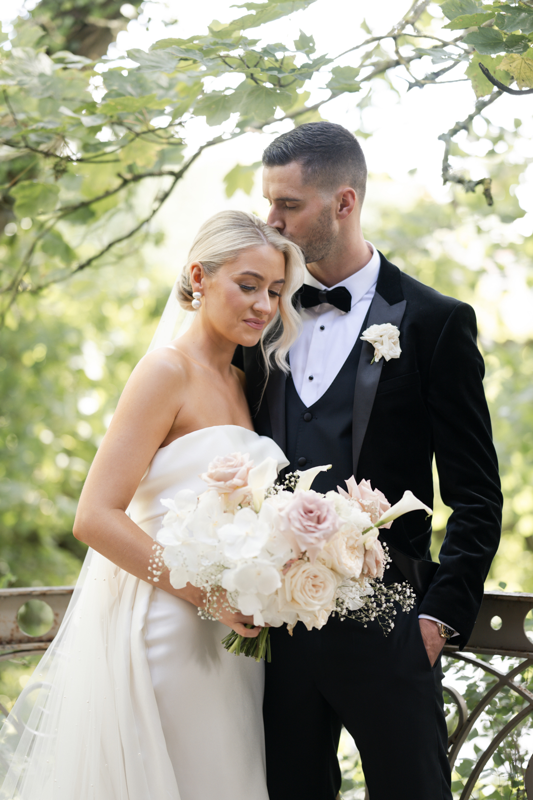 Musim panas yang indah di pernikahan loteng Templepatrick

 – Beragampengetahuan