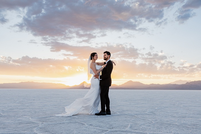 Keindahan dunia lain di pernikahan Bonneville Salt Flats

 – Beragampengetahuan