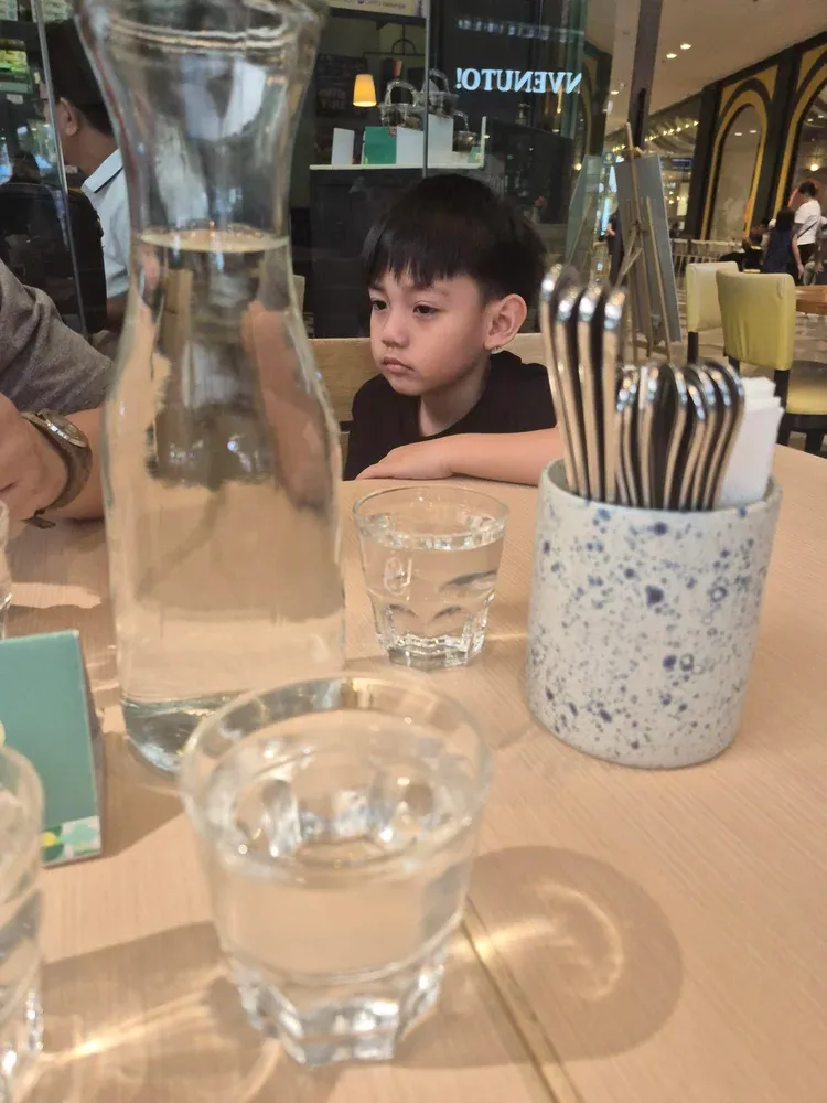 Makan siang keluarga kami di Conti's Ayala Fairview Terraces [Review + Menu]