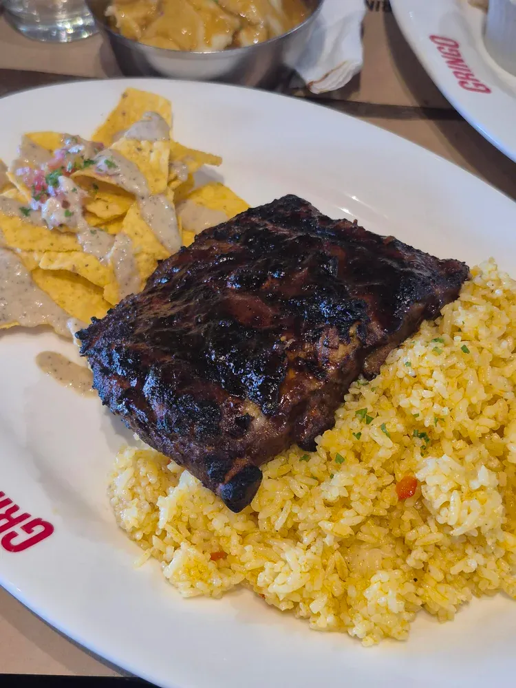 Makan siang keluarga pertama kami di Gringo Restaurant [Real Review + Menu]
