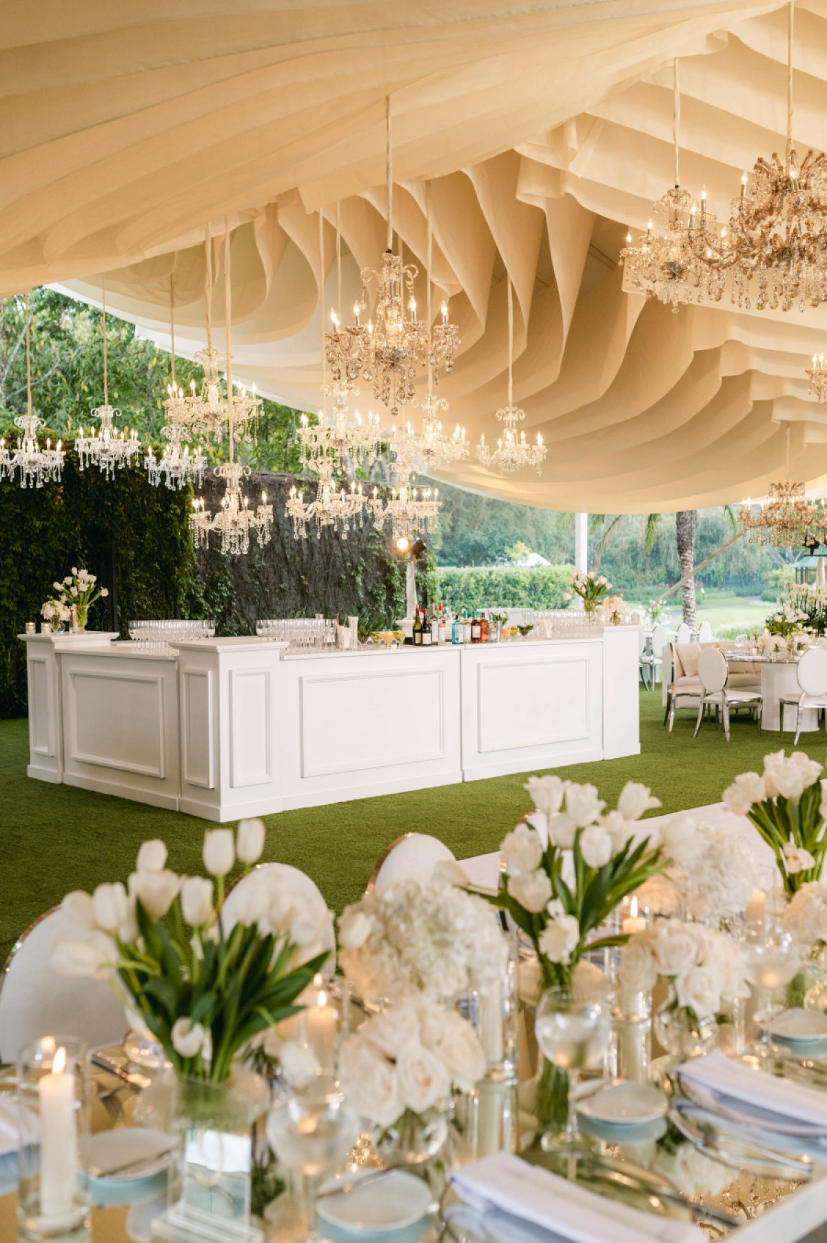 Pernikahan dua hari yang memadukan tradisi Hindu yang dinamis dengan romansa Barat di Santa Clara

 – Beragampengetahuan