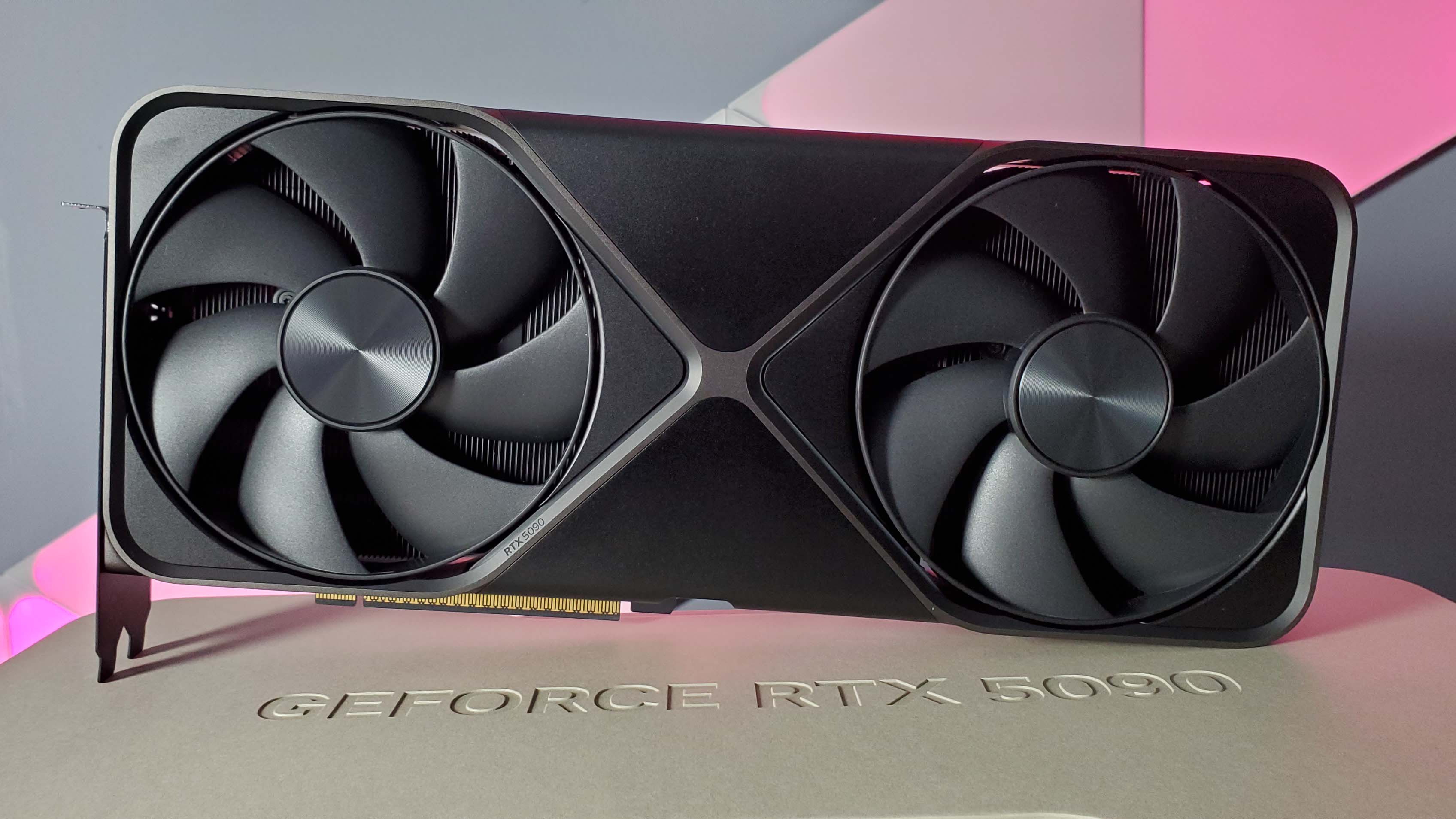 Kartu grafis Nvidia RTX 5090 Founders Edition dalam konteks berbeda