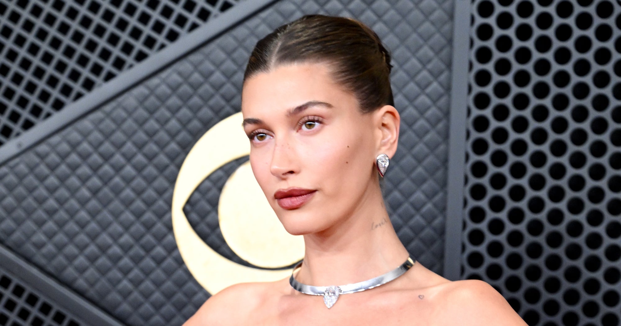 4 Nuansa OPI di Balik Kuku Grammy Hailey Bieber

 – Beragampengetahuan