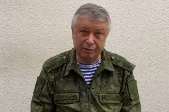 Letnan Jenderal Vladimir Alekseev ditembak enam kali di dekat gedung apartemen Moskow dan dibawa ke rumah sakit.