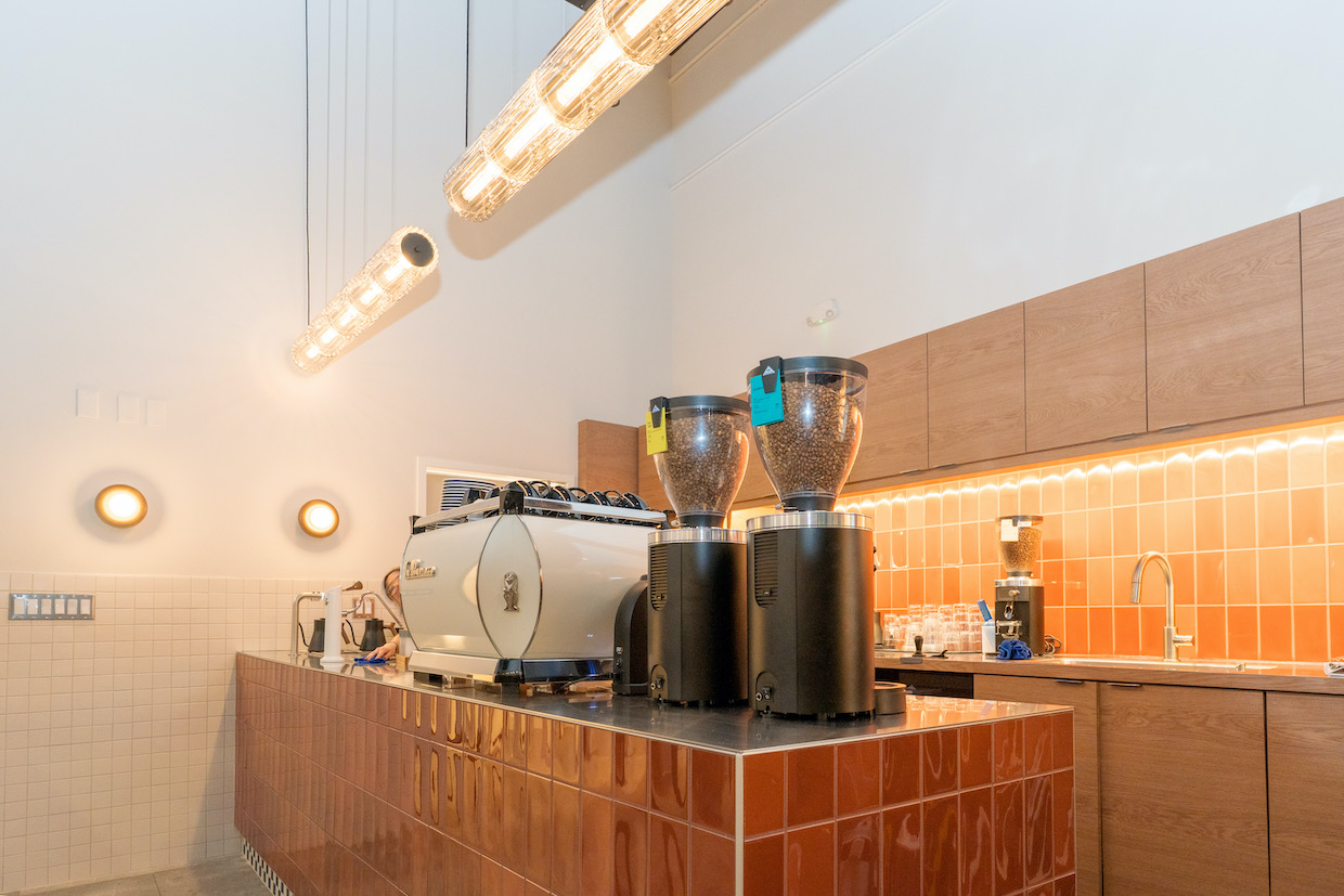 Detail Bersinar di kedai kopi pertama Filigree Coffee di luar Orlando

 – Beragampengetahuan