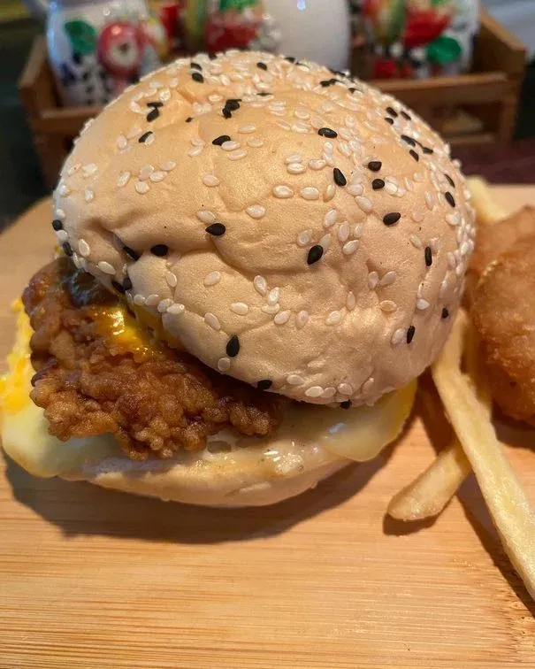Apa pun kecuali keju cheddar dan burger ayam