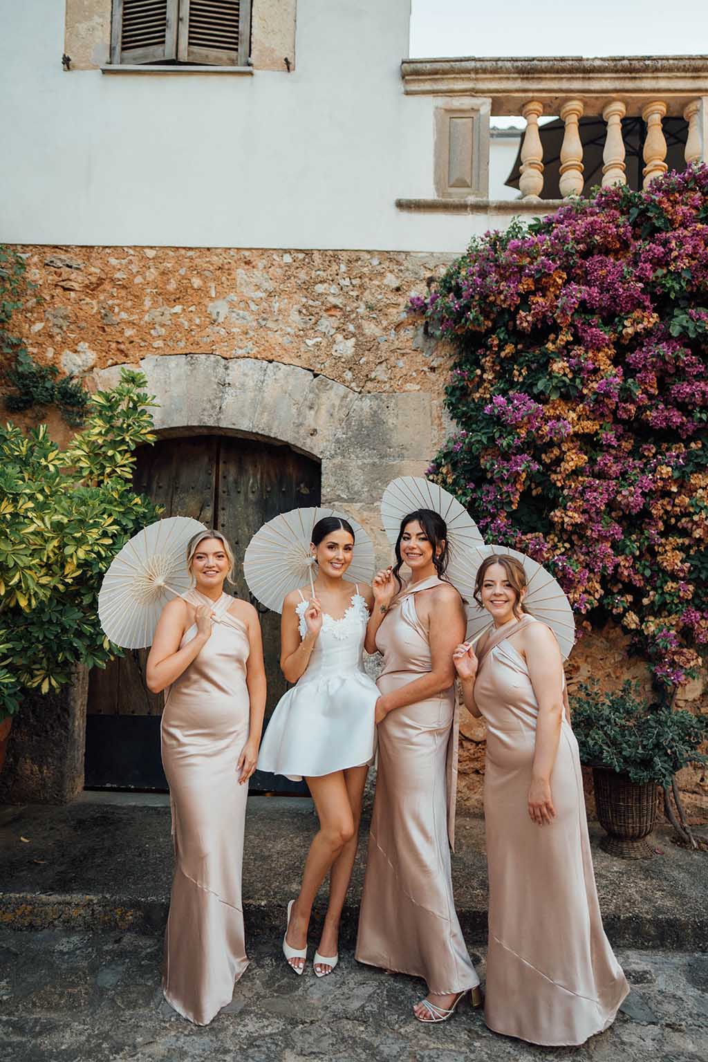 34 Fab Second-Look Wedding Dress Changes by Real Brides – Beragampengetahuan