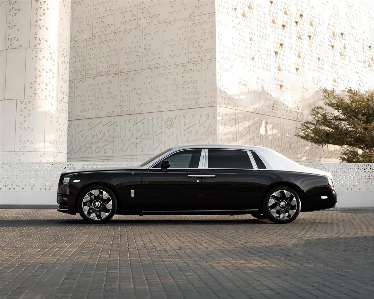 Harga, Riset, dan Foto Rolls-Royce Phantom Arabesque 2025

 – Beragampengetahuan