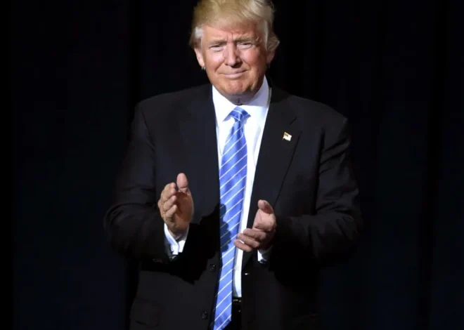 Trump berjanji kepada Angkatan Laut AS untuk melindungi kapal-kapal di Selat Hormuz, namun Iran meledakkan kapal-kapal tersebut dan Angkatan Lautnya tidak ditemukan.

 – Beragampengetahuan