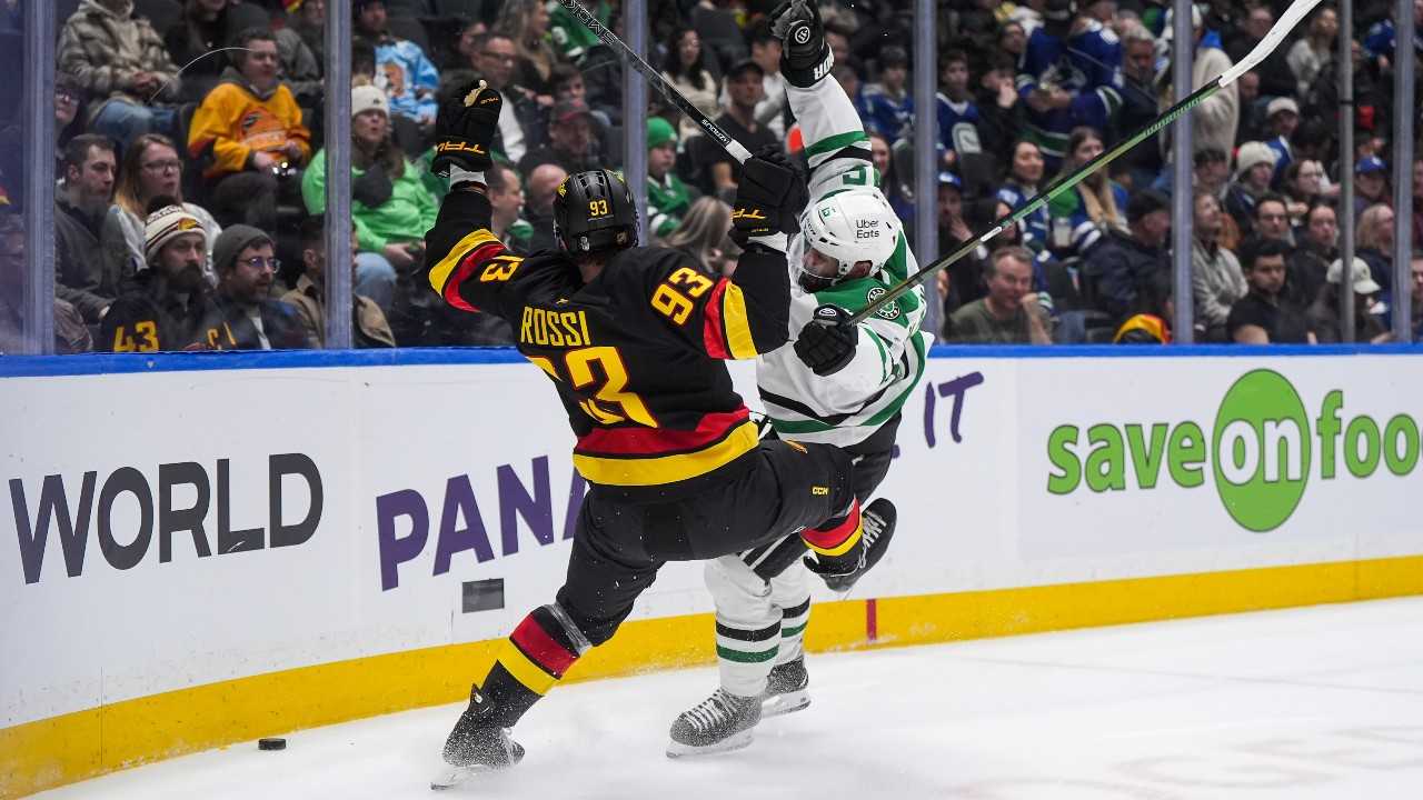 Minggu tenggat waktu non-kompetitif Canucks berlanjut dengan kekalahan yang tidak seimbang.

 – Beragampengetahuan