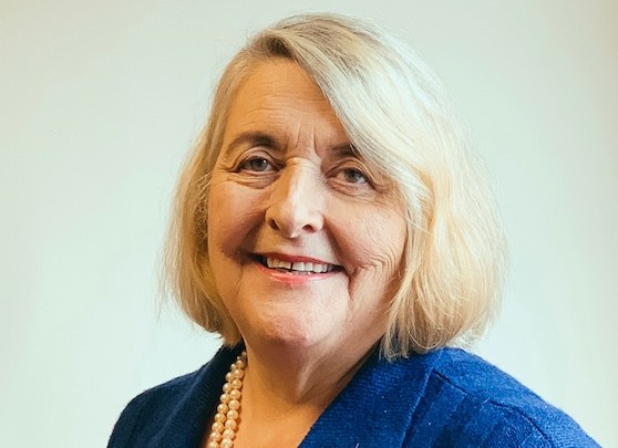 Merefleksikan hampir empat dekade kepemimpinan perempuan di bidang real estat

 – Beragampengetahuan